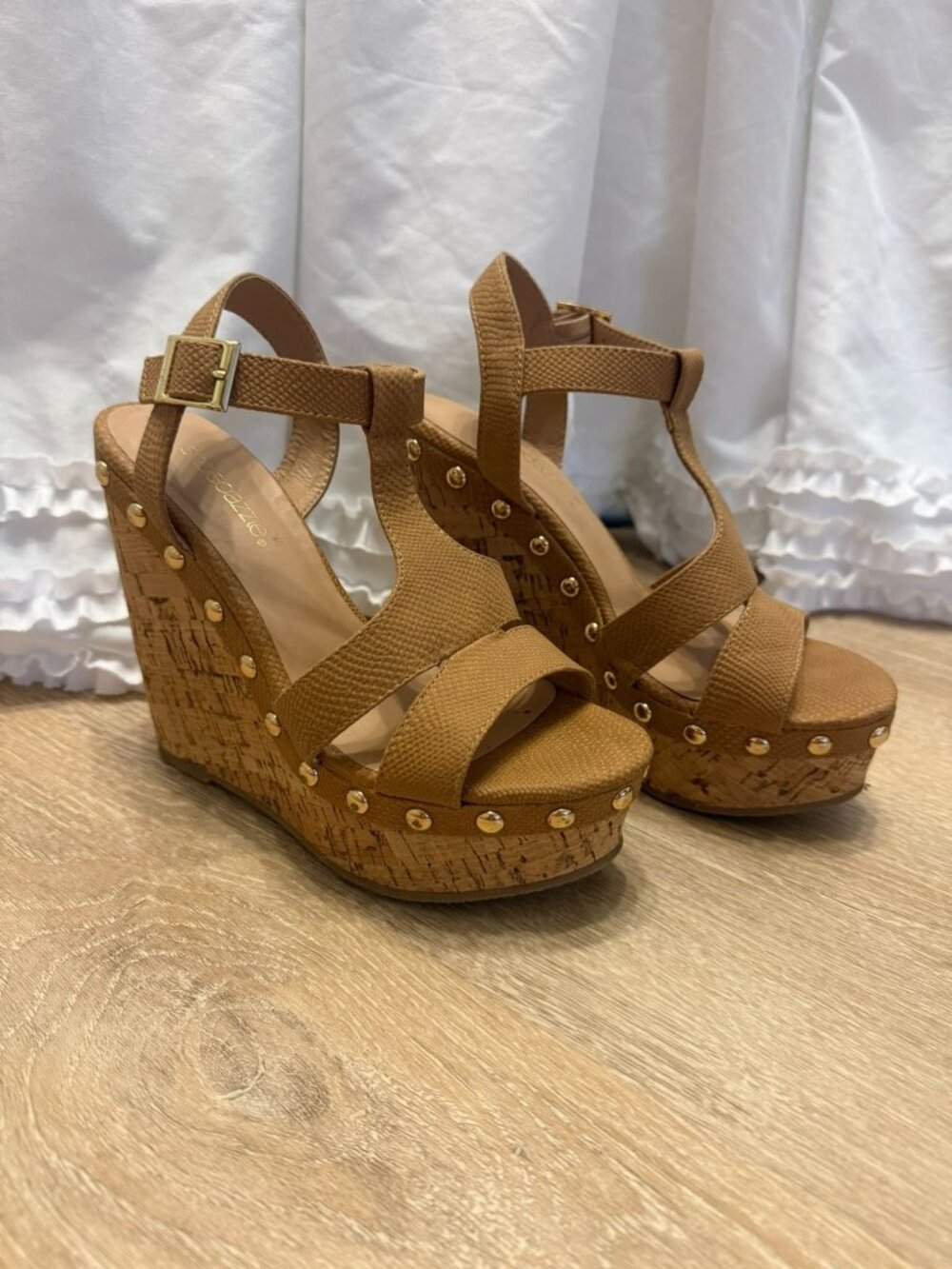 Shoedazzle Reagan Cork Wedge Sandals With Gold Studs Tan Size 7